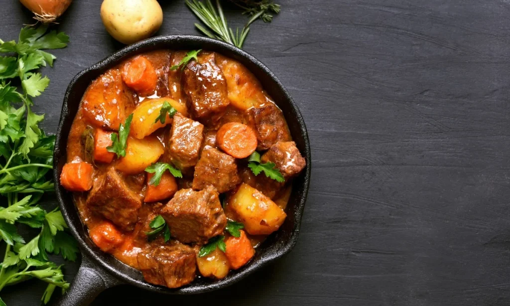 Je hachee eet je natuurlijk in een lekkere stoofpot